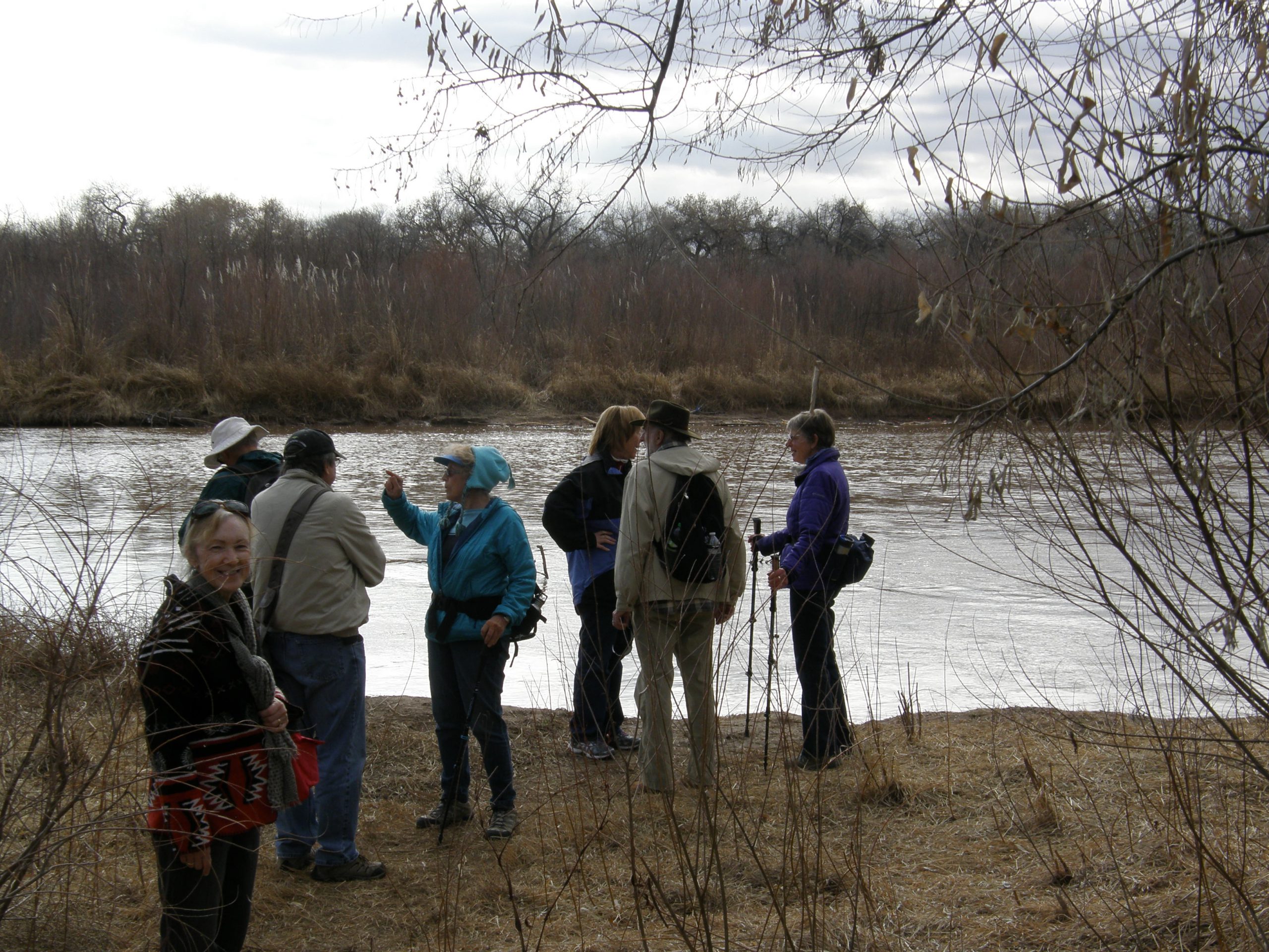 Hikers by the Rio